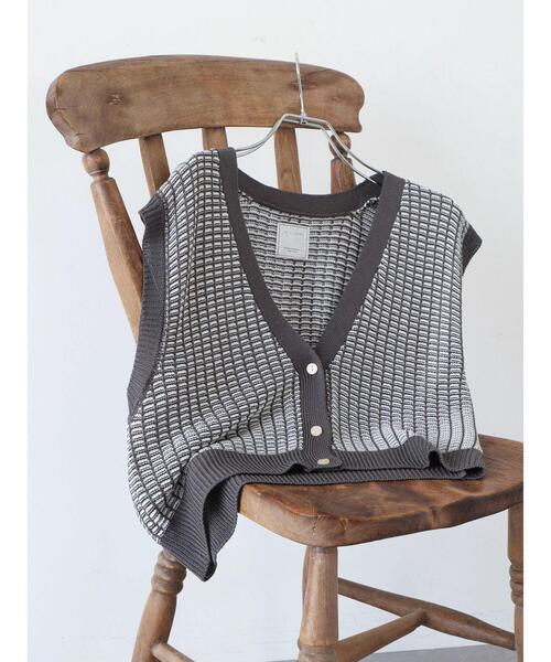 Green Parks(グリーンパークス)の「ショート丈柄ニットベスト(ベスト・レディース・ブルー/ダークグレー・FREE)」の21枚目の写真