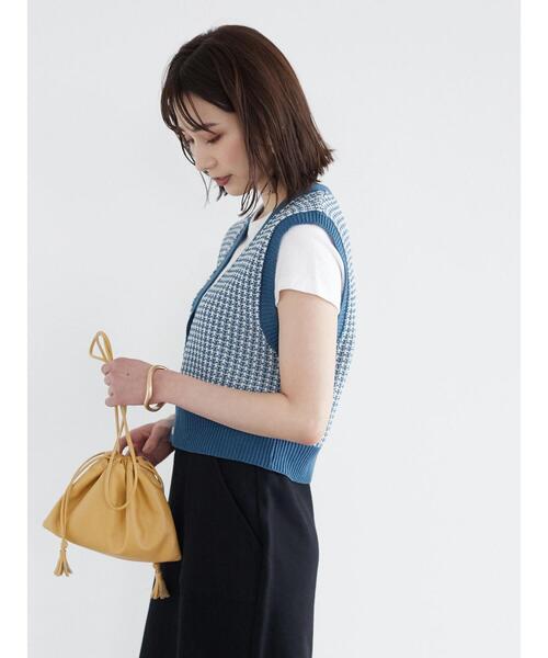 Green Parks(グリーンパークス)の「ショート丈柄ニットベスト(ベスト・レディース・ブルー/ダークグレー・FREE)」の9枚目の写真