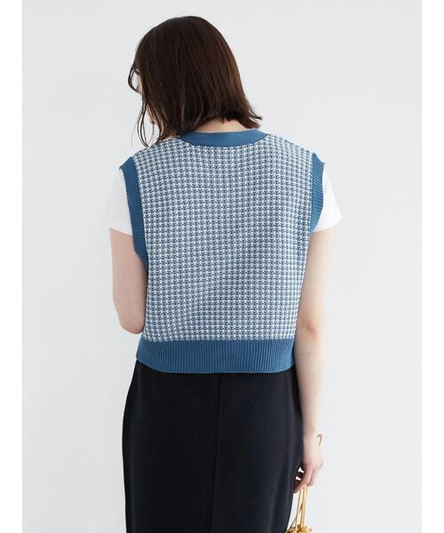 Green Parks(グリーンパークス)の「ショート丈柄ニットベスト(ベスト・レディース・ブルー/ダークグレー・FREE)」の16枚目の写真