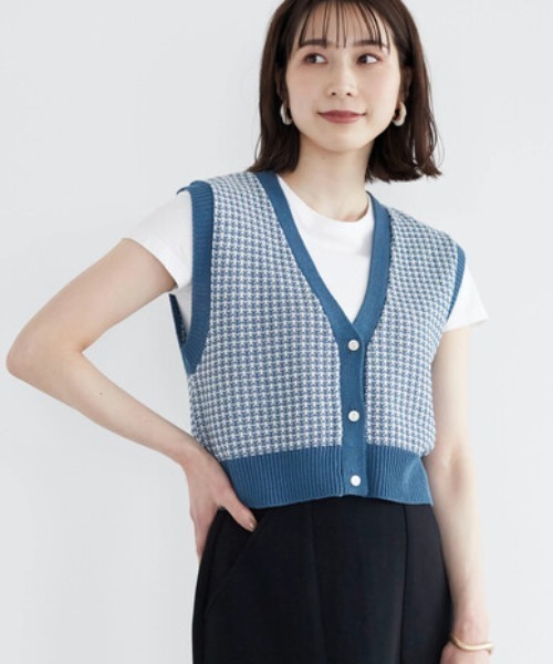 Green Parks(グリーンパークス)の「ショート丈柄ニットベスト(ベスト・レディース・ブルー/ダークグレー・FREE)」の2枚目の写真