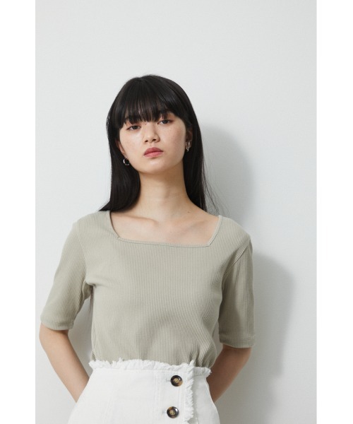 AZUL by moussy(アズールバイマウジー)の「2WAY RIB TOPS/2WAYリブトップス(Tシャツ/カットソー・レディース・オフホワイト/ブラック/グリーン/ベージュ・SMALL/MEDIUM)」の1枚目の写真