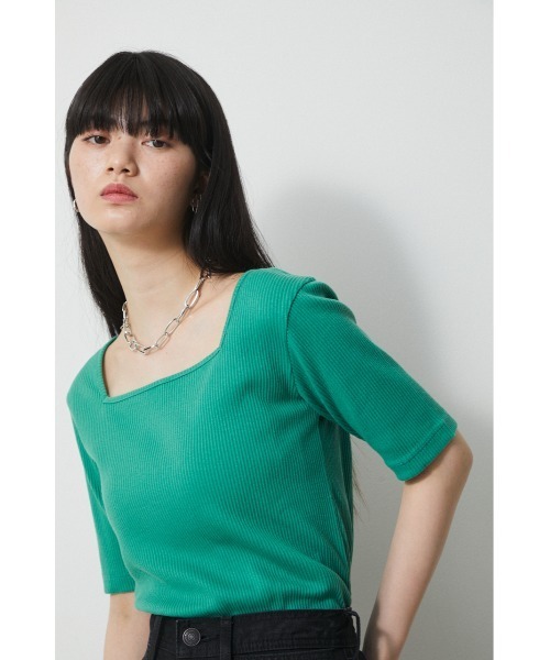 AZUL by moussy(アズールバイマウジー)の「2WAY RIB TOPS/2WAYリブトップス(Tシャツ/カットソー・レディース・オフホワイト/ブラック/グリーン/ベージュ・SMALL/MEDIUM)」の4枚目の写真