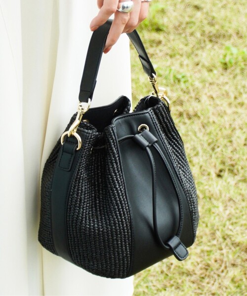 UNTITLED（アンタイトル）の「◆【STORY掲載】ドロストミニバッグ（ショルダーバッグ・レディース・ブラック/キャメル・00）」の2枚目の写真