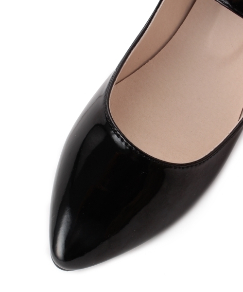 THE EMPORIUM(ジエンポリアム)の「ポインテッドストラップパンプス(パンプス・レディース・ホワイト/ブラック/レッド・45/35)」の7枚目の写真