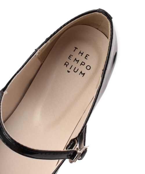 THE EMPORIUM(ジエンポリアム)の「ポインテッドストラップパンプス(パンプス・レディース・ホワイト/ブラック/レッド・45/35)」の8枚目の写真