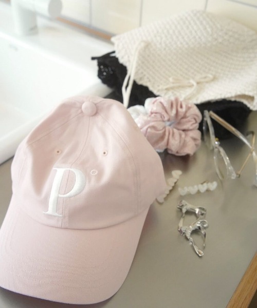 flower(フラワー)の「ビッグイニシャルキャップ(キャップ・レディース・ベージュ/ネイビー/ピンク・FREE)」の3枚目の写真