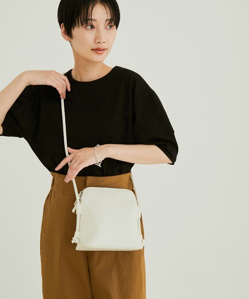 SALON adam et rope'（サロン アダム エ ロペ）の「スクエアショルダーバッグ（ショルダーバッグ・レディース・ホワイト/ブラック/ブラウン/ブルー・FREE）」の2枚目の写真