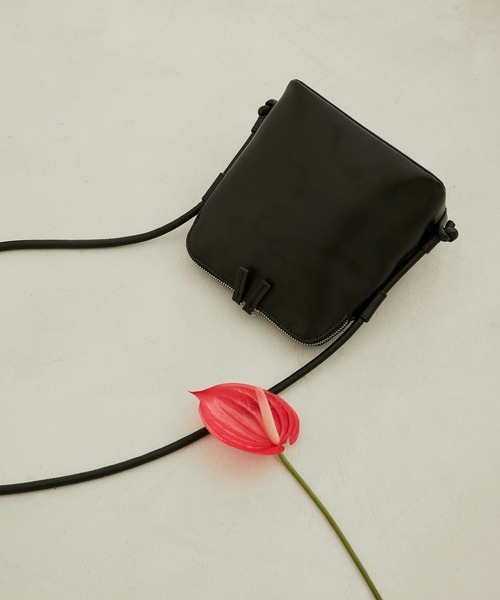 SALON adam et rope'（サロン アダム エ ロペ）の「スクエアショルダーバッグ（ショルダーバッグ・レディース・ホワイト/ブラック/ブラウン/ブルー・FREE）」の3枚目の写真