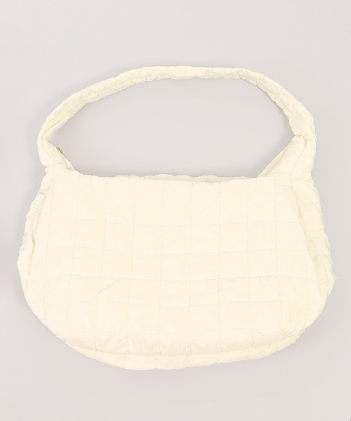 PHILLY（フィリー）の「オーバーサイズキルトバッグ（ショルダーバッグ・レディース・ホワイト/ブラック・FREE）」の17枚目の写真