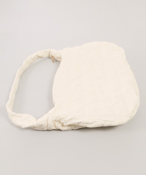 PHILLY（フィリー）の「オーバーサイズキルトバッグ（ショルダーバッグ・レディース・ホワイト/ブラック・FREE）」の6枚目の写真