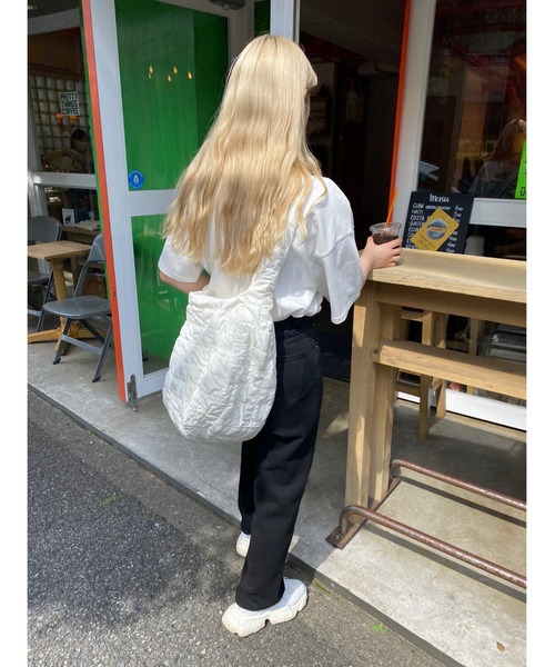 PHILLY（フィリー）の「オーバーサイズキルトバッグ（ショルダーバッグ・レディース・ホワイト/ブラック・FREE）」の15枚目の写真