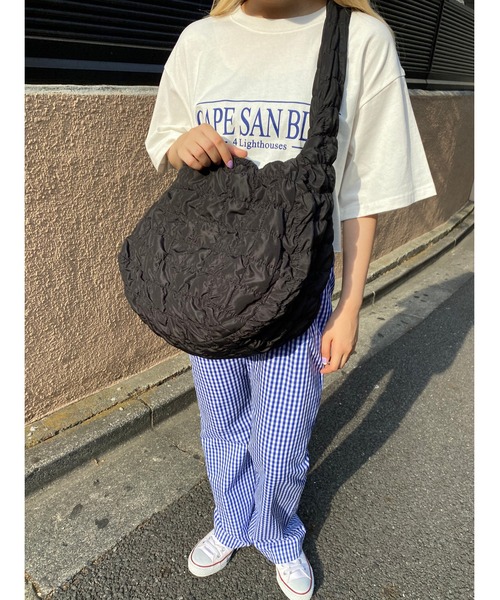 PHILLY（フィリー）の「オーバーサイズキルトバッグ（ショルダーバッグ・レディース・ホワイト/ブラック・FREE）」の21枚目の写真