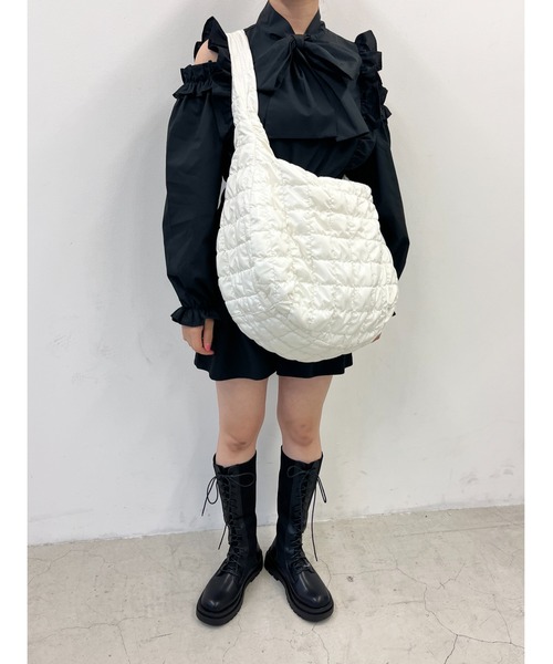 PHILLY（フィリー）の「オーバーサイズキルトバッグ（ショルダーバッグ・レディース・ホワイト/ブラック・FREE）」の22枚目の写真