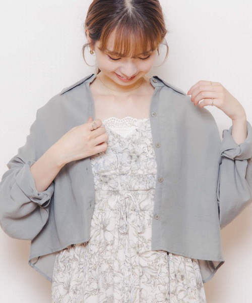 flower(フラワー)の「スモーキーショートシャツ(シャツ/ブラウス・レディース・アイボリー/ベージュ/カーキ・FREE)」の1枚目の写真