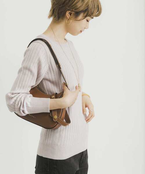 URBAN RESEARCH(アーバンリサーチ)の「『WEB限定』コンパクトリブニット(長袖)(ニット/セーター・レディース・オフホワイト/ライトピンク/ベージュ系その他/グリーン/グレー/ネイビー/ブラック・FREE)」の7枚目の写真