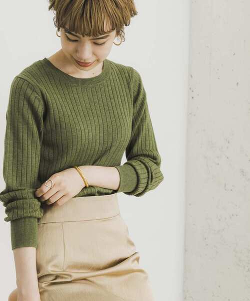 URBAN RESEARCH(アーバンリサーチ)の「『WEB限定』コンパクトリブニット(長袖)(ニット/セーター・レディース・オフホワイト/ライトピンク/ベージュ系その他/グリーン/グレー/ネイビー/ブラック・FREE)」の11枚目の写真