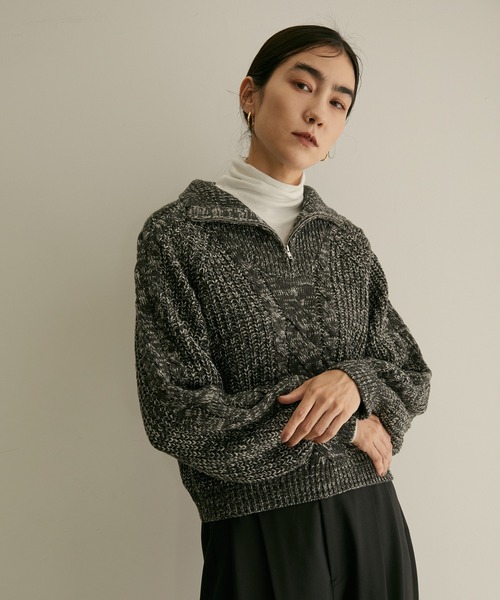 SALON adam et rope'(サロン アダム エ ロペ)の「【WEB限定】ハーフジップショートニット(ニット/セーター・レディース・チャコールグレー/パープル系その他/イエロー系その他・FREE)」の2枚目の写真