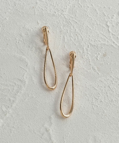 GOLDY(ゴールディ)の「クロッシング オーバル イヤリング(イヤリング・レディース・シルバー/その他2/ゴールド/その他1・FREE)」の2枚目の写真