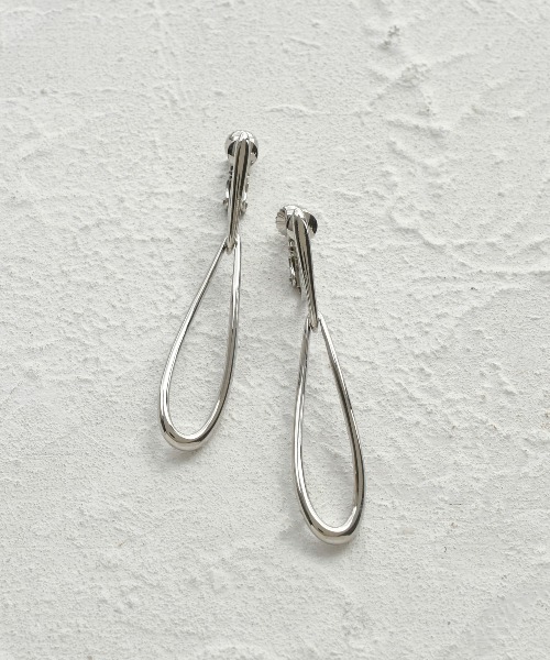 GOLDY(ゴールディ)の「クロッシング オーバル イヤリング(イヤリング・レディース・シルバー/その他2/ゴールド/その他1・FREE)」の5枚目の写真