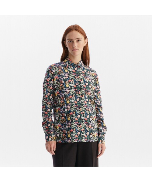 AIGLE(エーグル)の「リバティプリントロングスリーブシャツ(シャツ/ブラウス・レディース・ネイビー/ブラック/ホワイト/マルチ/ベージュ/ブラウン・36/40/38/42)」の2枚目の写真