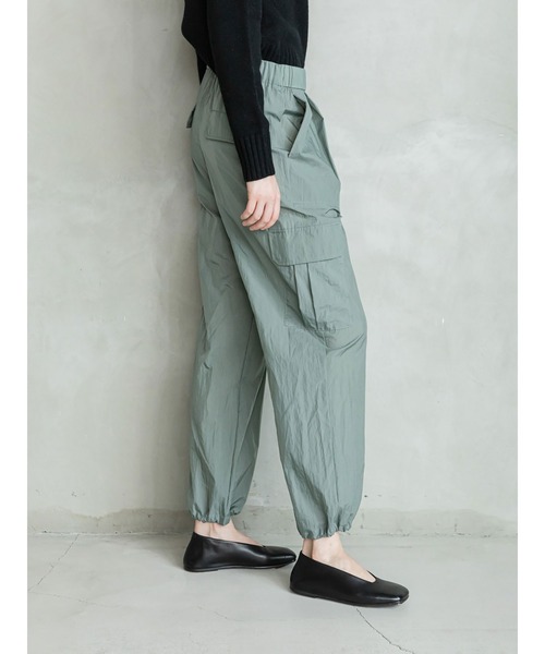 enchainement(アンシェヌマン)の「Nylon Cargo Pants(その他パンツ・レディース・カーキ/キャメル・フリー)」の11枚目の写真