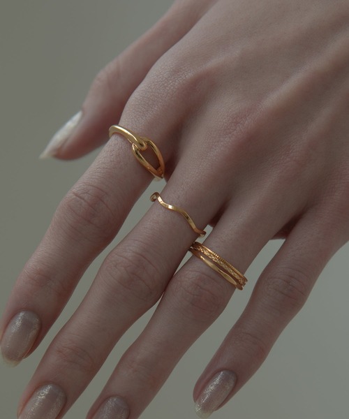 novice（ノーヴィス）の「【novice】Deformed Narrow Rings 5 set（リング・レディース・ゴールド/シルバー・FREE）」の2枚目の写真