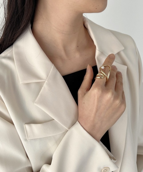 iso（イソ）の「ポイントパールカーブラインボリュームリング（リング・レディース・ゴールド/シルバー・FREE）」の13枚目の写真