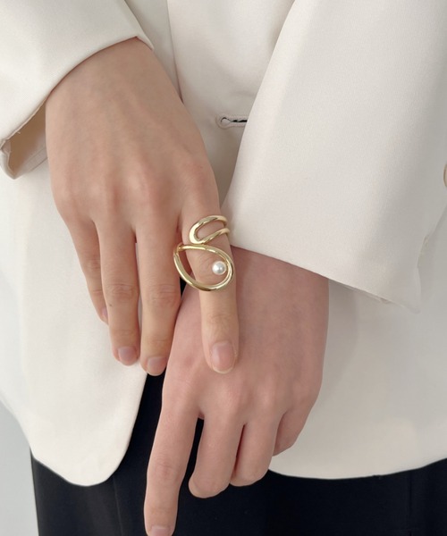 iso（イソ）の「ポイントパールカーブラインボリュームリング（リング・レディース・ゴールド/シルバー・FREE）」の16枚目の写真