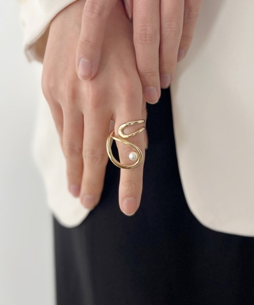iso（イソ）の「ポイントパールカーブラインボリュームリング（リング・レディース・ゴールド/シルバー・FREE）」の15枚目の写真