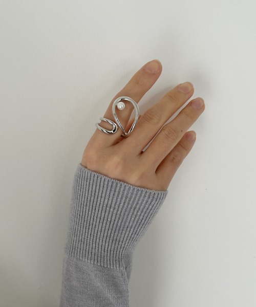 iso（イソ）の「ポイントパールカーブラインボリュームリング（リング・レディース・ゴールド/シルバー・FREE）」の6枚目の写真