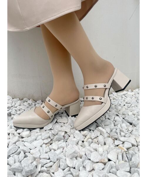 EATME（イートミー）の「スタッズミュール（パンプス・レディース・ブラック/アイボリー・S/M/L）」の2枚目の写真