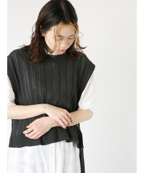 Samansa Mos2 blue（サマンサモスモスブルー）の「透かし編みニットベスト（ベスト・レディース・ブラウン/チャコール/キナリ・ﾌﾘ-）」の9枚目の写真