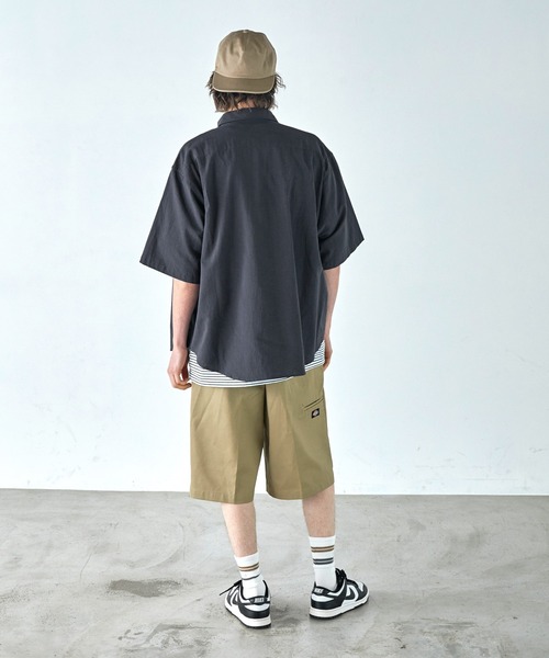 EMMA CLOTHES(エマクローズ)の「コットンリネン オーバーサイズ レギュラーカラーS/Sシャツ EMMA CLOTHES(シャツ/ブラウス・メンズ・チャコール/オレンジ/オリーブ/パープル・M/L)」の8枚目の写真
