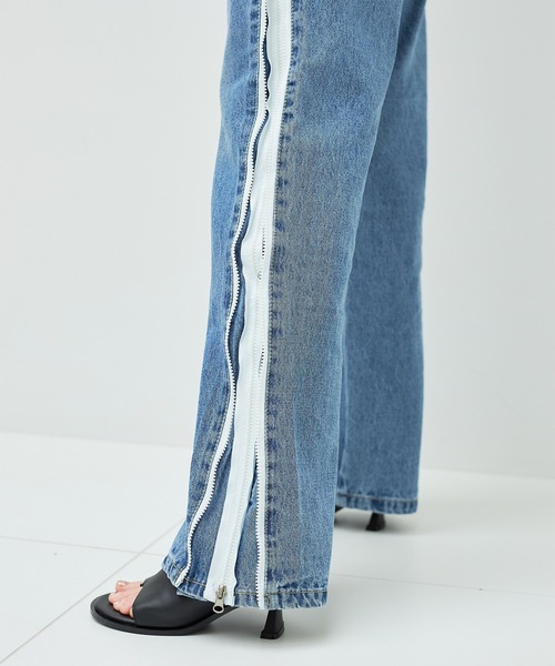 casane（カサネ）の「サイドラインルーズデニム（デニムパンツ・レディース・ブルー・0/1/2）」の11枚目の写真