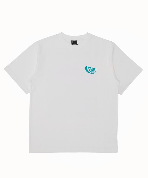 FCMM(エフシーエムエム)の「【日本限定アイテム】TROPICAL LOGO S/S TEE/トロピカルロゴショートスリーブT(Tシャツ/カットソー・メンズ・ブラック/ホワイト/グリーン・LARGE/MEDIUM)」の2枚目の写真
