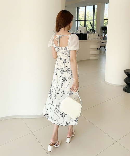 Jasmine Grandiflorum(ジャスミングランディフローラム)の「【Jasmine】配色花柄スクエアネックパワショルワンピース (SS) (LV)(ワンピース・レディース・ブラック/ベージュ/パープル・S/M/L)」の11枚目の写真