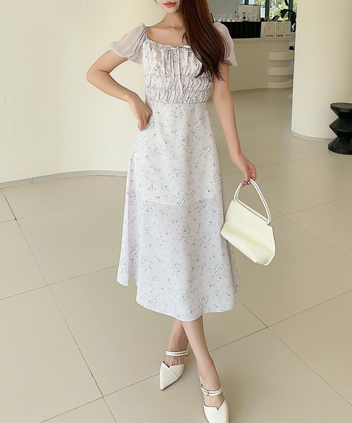 Jasmine Grandiflorum(ジャスミングランディフローラム)の「【Jasmine】配色花柄スクエアネックパワショルワンピース (SS) (LV)(ワンピース・レディース・ブラック/ベージュ/パープル・S/M/L)」の13枚目の写真