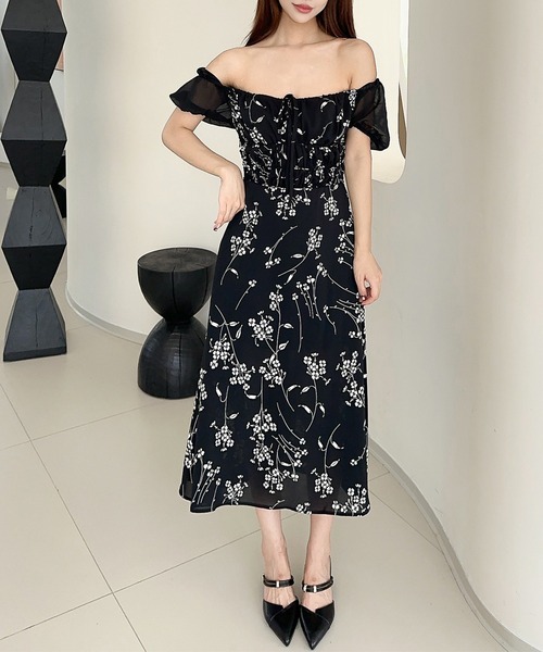 Jasmine Grandiflorum(ジャスミングランディフローラム)の「【Jasmine】配色花柄スクエアネックパワショルワンピース (SS) (LV)(ワンピース・レディース・ブラック/ベージュ/パープル・S/M/L)」の5枚目の写真