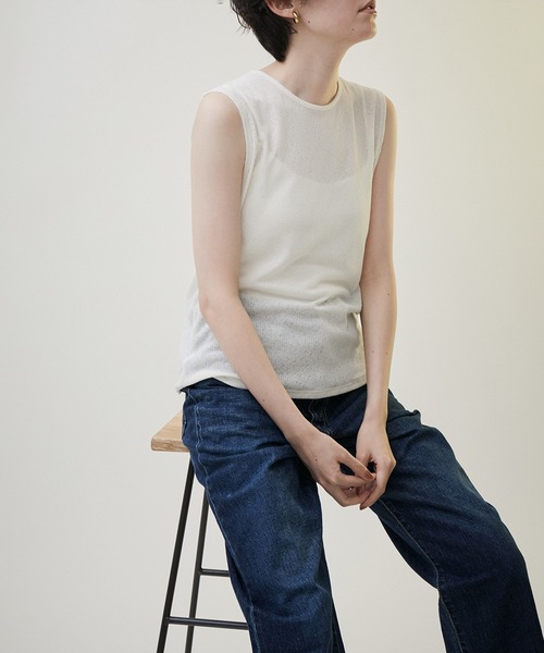 SALON adam et rope'（サロン アダム エ ロペ）の「KINANシアーリブノースリーブプルオーバー【洗える】（Tシャツ/カットソー・レディース・ブラック/パープル/オフホワイト・FREE）」の2枚目の写真