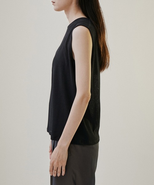 SALON adam et rope'（サロン アダム エ ロペ）の「KINANシアーリブノースリーブプルオーバー【洗える】（Tシャツ/カットソー・レディース・ブラック/パープル/オフホワイト・FREE）」の10枚目の写真