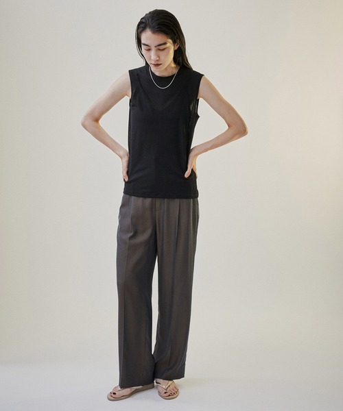 SALON adam et rope'（サロン アダム エ ロペ）の「KINANシアーリブノースリーブプルオーバー【洗える】（Tシャツ/カットソー・レディース・ブラック/パープル/オフホワイト・FREE）」の4枚目の写真