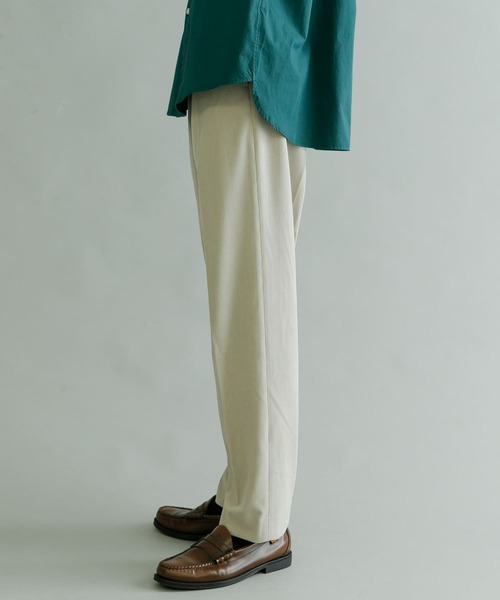 URBAN RESEARCH（アーバンリサーチ）の「アクティブコーデュロイタックテーパードパンツ（その他パンツ・メンズ・ブラウン/ベージュ系その他/ブラック・LARGE/SMALL/MEDIUM）」の11枚目の写真