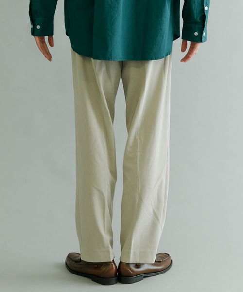 URBAN RESEARCH（アーバンリサーチ）の「アクティブコーデュロイタックテーパードパンツ（その他パンツ・メンズ・ブラウン/ベージュ系その他/ブラック・LARGE/SMALL/MEDIUM）」の12枚目の写真