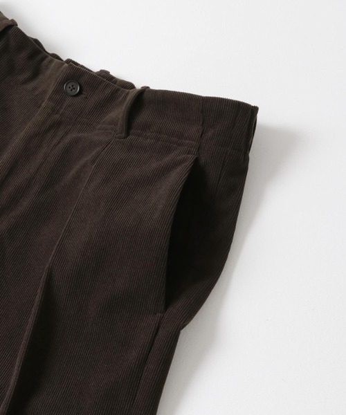 URBAN RESEARCH（アーバンリサーチ）の「アクティブコーデュロイタックテーパードパンツ（その他パンツ・メンズ・ブラウン/ベージュ系その他/ブラック・LARGE/SMALL/MEDIUM）」の16枚目の写真