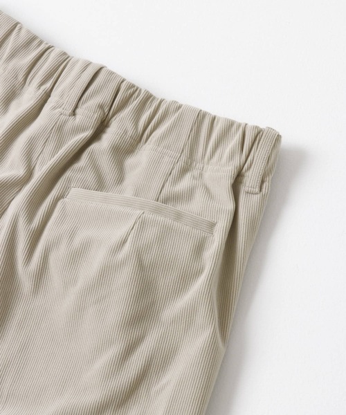 URBAN RESEARCH（アーバンリサーチ）の「アクティブコーデュロイタックテーパードパンツ（その他パンツ・メンズ・ブラウン/ベージュ系その他/ブラック・LARGE/SMALL/MEDIUM）」の21枚目の写真