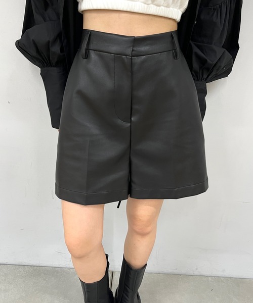 WHO'S WHO gallery（フーズフーギャラリー）の「センタープレスショートパンツ（その他パンツ・レディース・ブラック系その他/ブラック・FREE）」の2枚目の写真