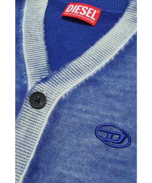 DIESEL(ディーゼル)の「キッズ Vネック カーディガン(カーディガン/ボレロ・キッズ・ブルー/ブラック・10Y/8Y/4Y/14Y/6Y/12Y)」の10枚目の写真