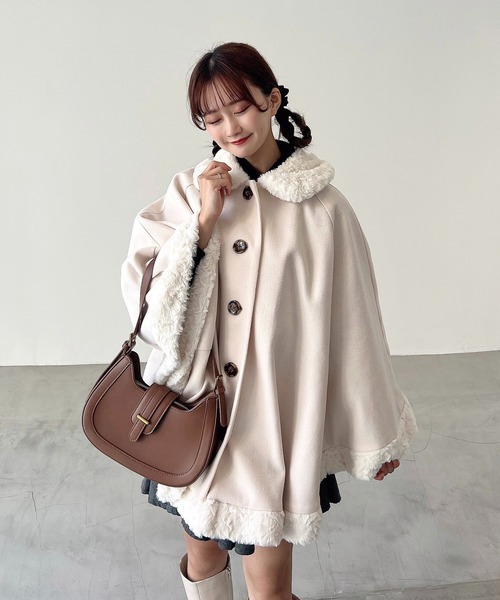 apres jour by あかちゃす（アプレジュールバイアカチャス）の「【あかちゃすコラボアイテム】フェイクファーポンチョコート【ZOZOTOWN限定アイテム】（ポンチョ・レディース・オフホワイト/ブラウン/ブラック・X-LARGE/フリー）」の4枚目の写真