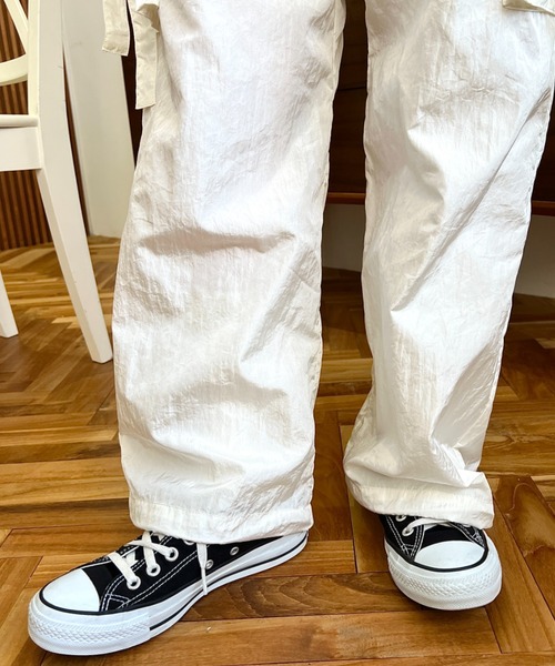 moment+（モーメントプラス）の「ナイロン光沢シャイニーワッシャーリボンテープカーゴパンツ（カーゴパンツ・レディース・オフホワイト/グレー/ブラック/ピンク・M）」の12枚目の写真