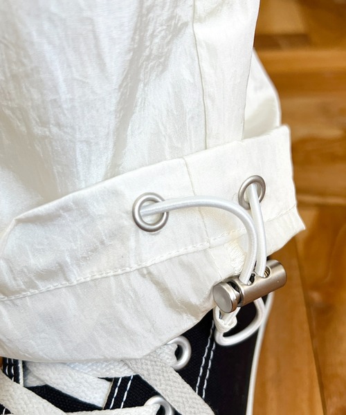 moment+（モーメントプラス）の「ナイロン光沢シャイニーワッシャーリボンテープカーゴパンツ（カーゴパンツ・レディース・オフホワイト/グレー/ブラック/ピンク・M）」の13枚目の写真